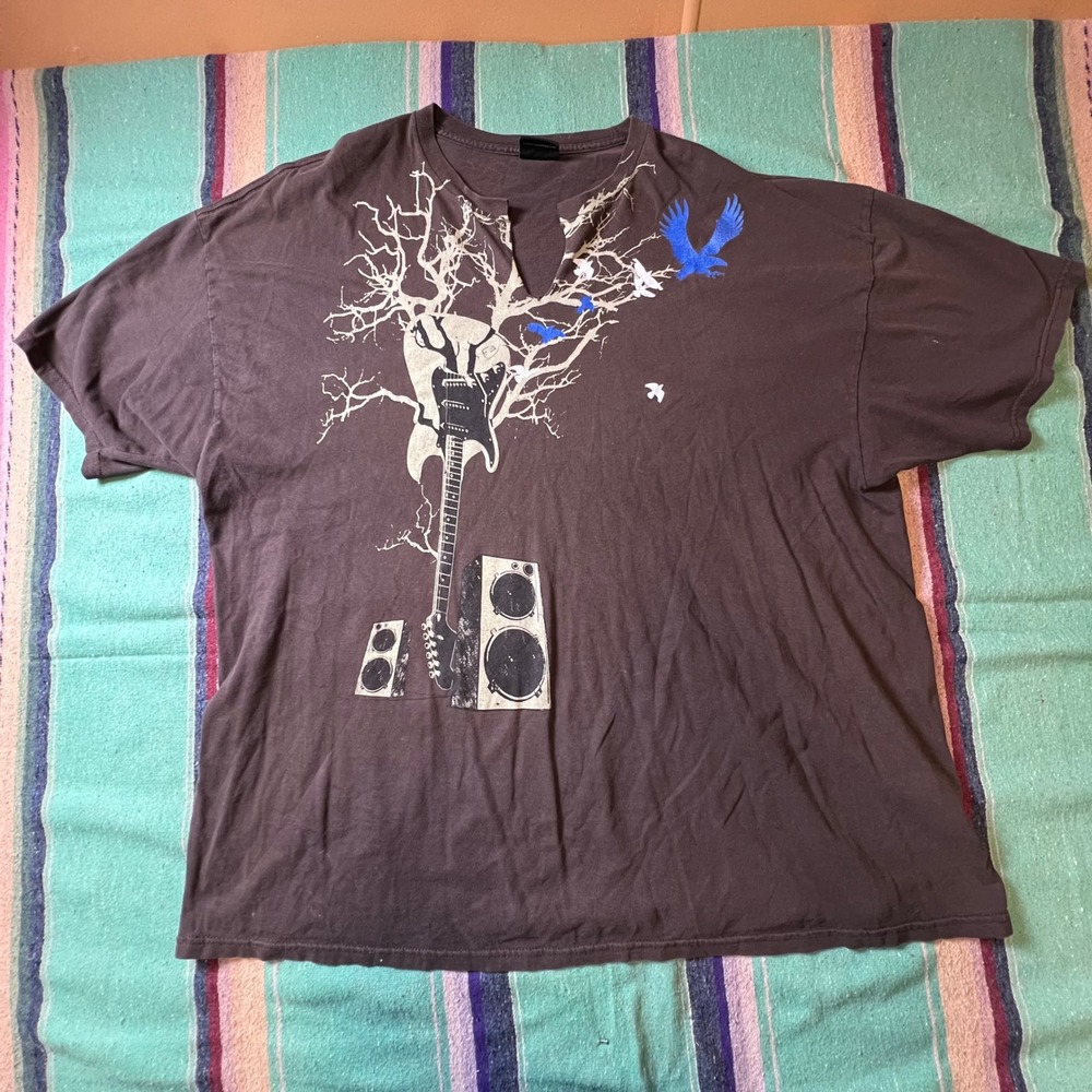 Hybrid Tees T-Shirt Mens 2XL Brown Guitar Graphic Split Neck Y2K Grunge Music